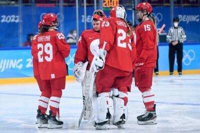 Канадские хоккеистки вышли на матч со сборной РФ с опозданием в час - aif.ru - Россия - Канада - Пекин