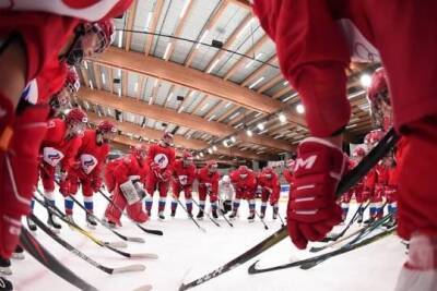 Анна Шохина - Канадские хоккеистки заставили россиянок надеть маски и разгромили их в матче олимпийского турнира в Пекине - versia.ru - Россия - Пекин