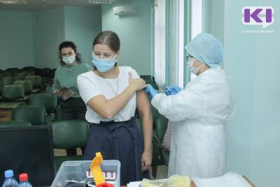 Сыктывкарка два часа безрезультатно прождала второго пациента в очереди на вакцинацию - komiinform.ru - республика Коми