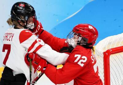 Стало известно, почему женская сборная Канады по хоккею час пряталась от россиянок в раздевалке - Русская семерка - russian7.ru - Россия - Канада