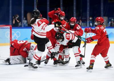 Ангелина Гончаренко - Врач удивился, что хоккеисток из РФ заставили играть с Канадой в масках - aif.ru - Россия - Сша - Канада - Пекин