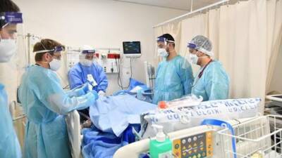 Близкие тяжелобольных коронавирусом: они умирают в больницах из-за нехватки ухода - vesty.co.il - Израиль