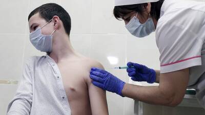 Александр Гинцбург - Гинцбург заявил об отсутствии побочных реакций у подростков при вакцинации - iz.ru - Россия - Израиль