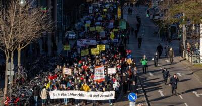 Германия протестует за и против ограничений от COVID-19 - focus.ua - Украина - Германия