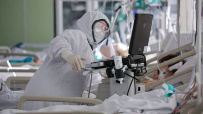 Александр Беглов - Петербуржцы в три раза чаще попадают в больницы с COVID-19, чем в очереди на выписку - inforeactor.ru - Санкт-Петербург