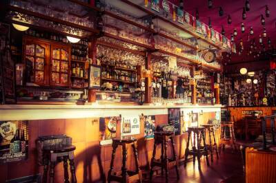 В Англии закрылся бар, который пережил чуму и проработал более тысячи лет и мира - cursorinfo.co.il - Англия - Лондон - Израиль - Антарктида