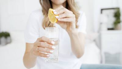 Нутрициолог рассказала, как правильно пить лимонную воду - mir24.tv