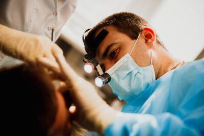 Российские стоматологи отметили влияние коронавируса на зубы - news.vse42.ru - Россия