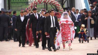 В Кулябе за счет местных предпринимателей провели свадьбы и обряды обрезания для малоимущих - dialog.tj - Таджикистан