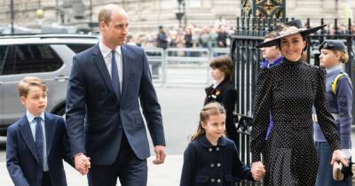 принц Гарри - королева Елизавета II (Ii) - принц Уильям - принц Филипп - принцесса Диана - Кейт Миддлтон - принц Луи - принц Джордж - принцесса Шарлотта - Кейт Миддлтон и принц Уильям с детьми посетили службу в память о принце Филиппе - focus.ua - Украина - Лондон - штат Калифорния