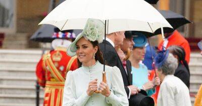 принц Уильям - Кейт Миддлтон - принцесса Беатрис - принц Эдвард - Кейт Миддлтон появилась на публике в сшитом на заказ платье (видео) - focus.ua - Украина - Англия