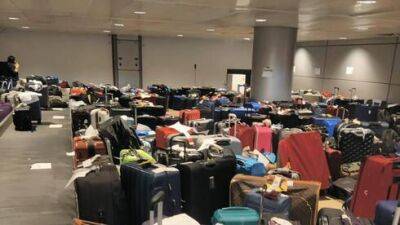 Хаос в Бен-Гурионе: сотни потерянных чемоданов ждут владельцев, пассажиры часами ищут багаж - vesty.co.il - Израиль