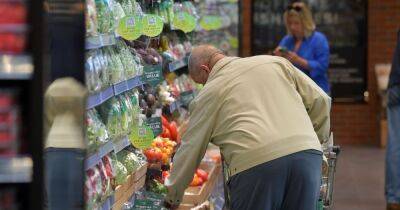 Супермаркеты Великобритании убирают с продуктов этикетки со сроками годности (фото) - focus.ua - Украина - Англия