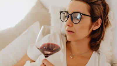 Красное вино и не только: какие продукты нужны женскому организму - 24tv.ua