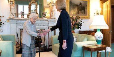 Елизавета II (Ii) - Елизавета Королева (Ii) - Лиз Трасс - «Выглядит ужасно». Сеть обеспокоил синяк на руке королевы Елизаветы на встрече с Лиз Трасс - nv.ua - Украина - Англия - New York - Лондон