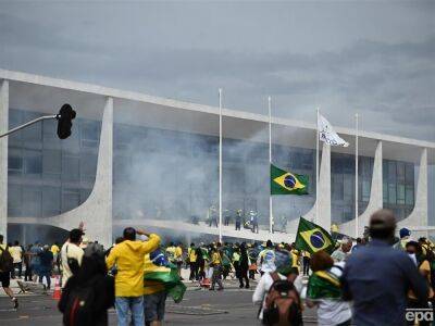 Сторонники Болсонару взяли штурмом правительственные здания в Бразилии, ворвались в Конгресс - gordonua.com - Украина - Бразилия - Сан-Паулу - Президент