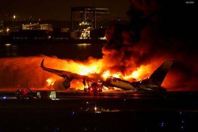При аварии самолета JAL в аэропорту Токио погибли пять человек - obzor.lt - Япония - Токио