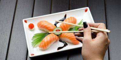 Есть группы риска. Кому нельзя кушать суши и приносят ли они пользу здоровью - nv.ua - Украина - Сша