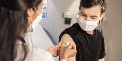 Вакцинация в две руки может улучшить иммунный ответ организма — ученые - nv.ua - Украина
