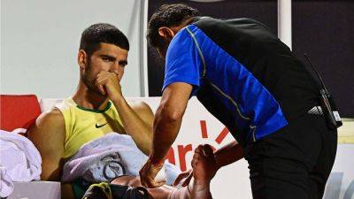 Карлос Алькарас - Алькарас из-за травмы отказался от продолжения борьбы на турнире в Рио-де-Жанейро - sport.ru - Испания - Бразилия - Рио-Де-Жанейро