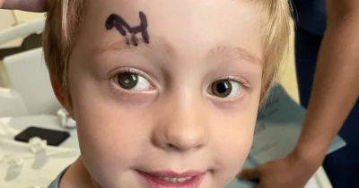 Глаза светились белым: 5-летнего мальчика поразила редкая болезнь (фото) - focus.ua - Украина - Англия - Лондон