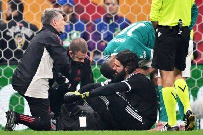 "Ливерпуль" на полтора месяца потерял основного вратаря из-за травмы - sport.ru - Англия - Стамбул - Бразилия
